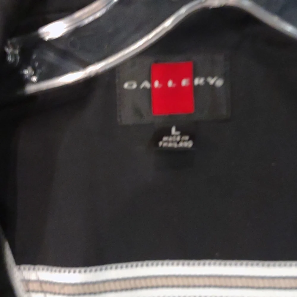 Woman Lightweight Windbreaker Jacket Size L - Picture 4 of 5